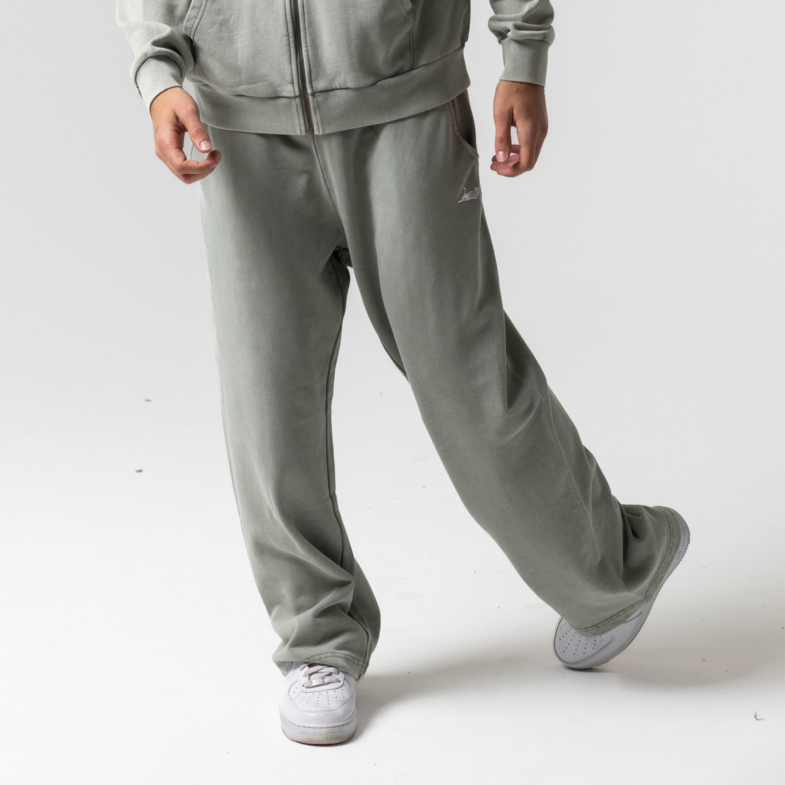 Castanza Straight Leg Sweatpants (Sage Vintage Wash) - Ripndip