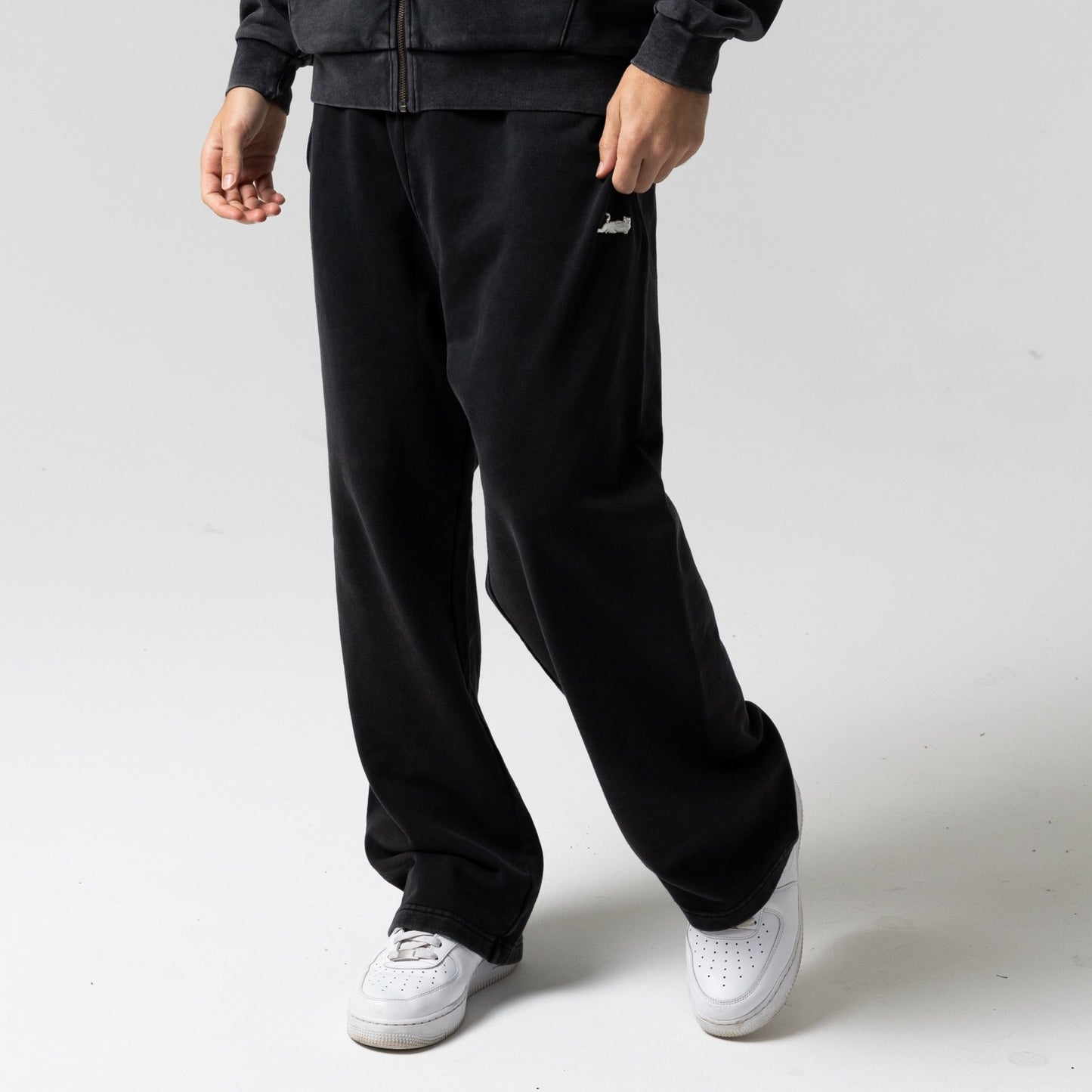 Castanza Straight Leg Sweatpants (Black Vintage Wash) - Ripndip