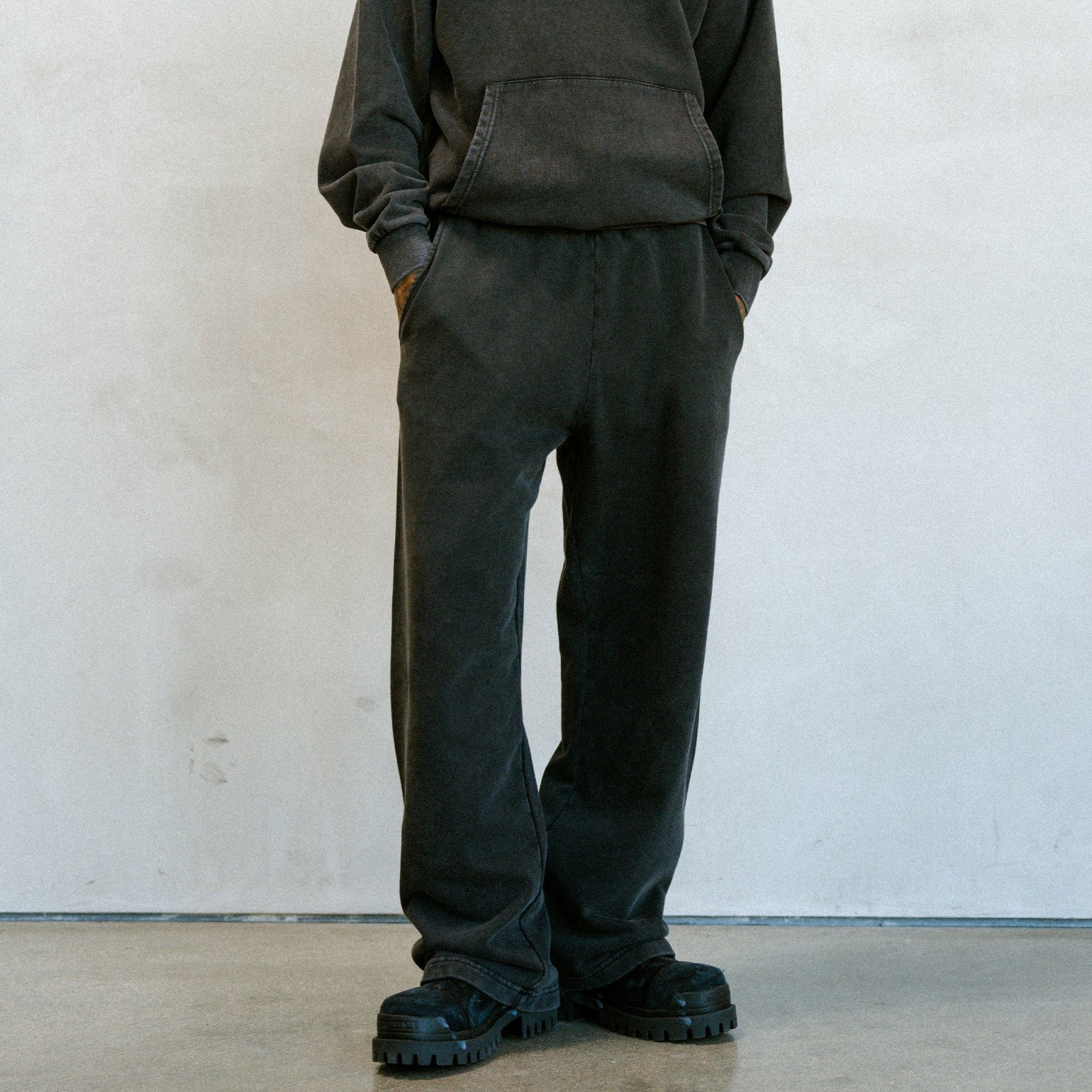 Castanza Straight Leg Sweatpants (Black Vintage Wash) - Ripndip