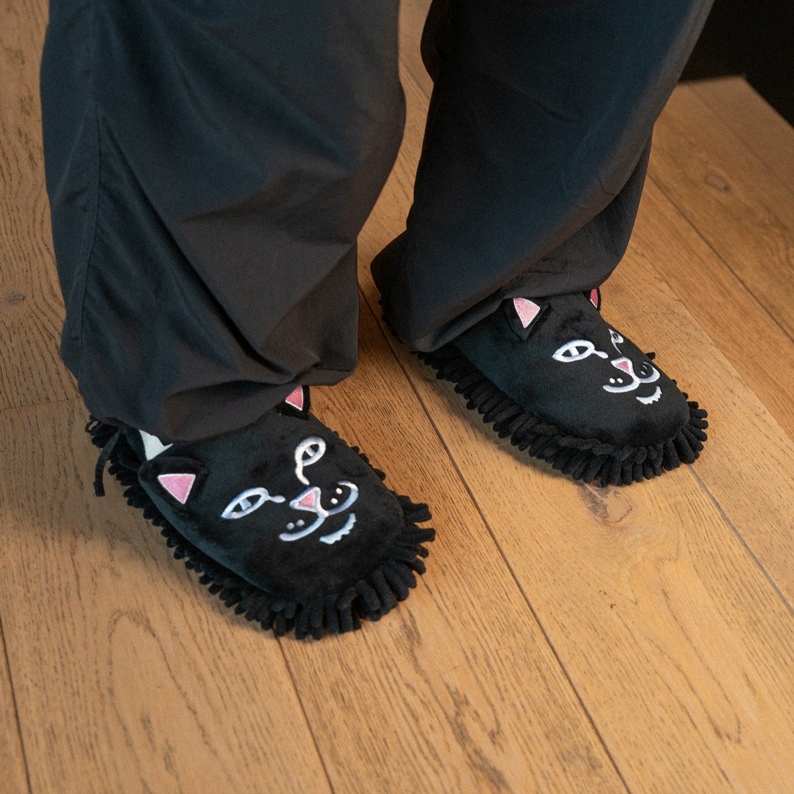 Jermie Mop Slippers (Black) - Ripndip
